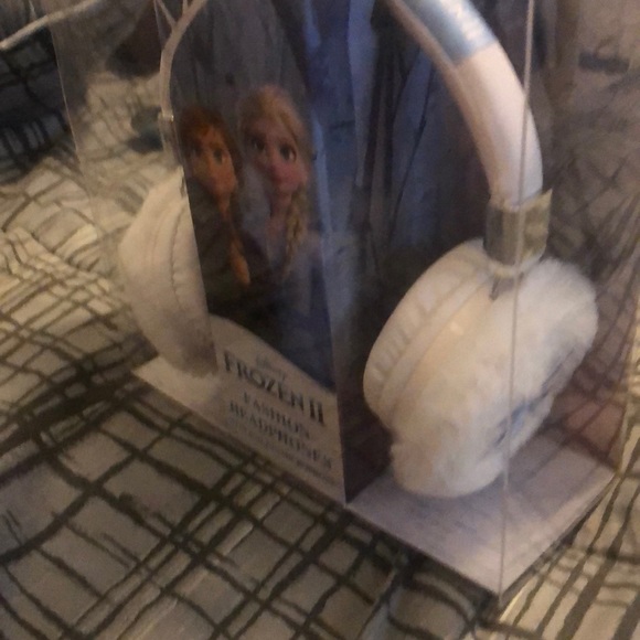 Frozen 2 Fashion Headphones - Picture 4 of 4